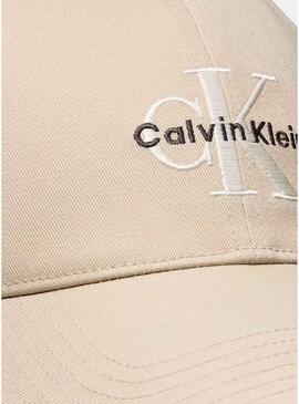 Berretto Calvin Klein Jeans beige con monogramma ricamato per uomo