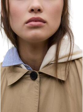 Cappotto impermeabile Ecoalf Packable Verne color tostato per donna.