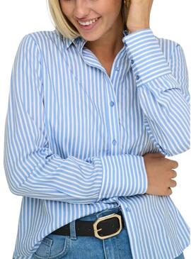 Camicia Only Berit blu e bianca per donna.