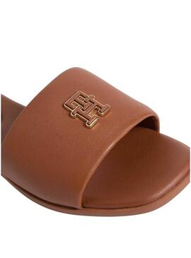 Sandali Tommy Hilfiger mules Hardware marrone in pelle per donna.