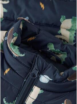 Gilet imbottito Name It Mylane con dinosauri per bambino.