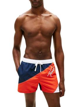 Costume da bagno Tommy Jeans tricolore blu, rosso e bianco per uomo.