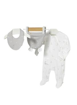 Set Mayoral appena nato con tutina bianca, bavaglino e cappello beige per neonato.