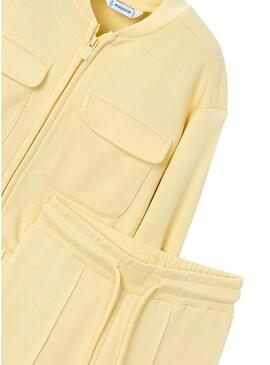 Set Mayoral giacca e pantaloni giallo pastello per ragazza.